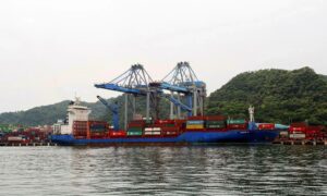 Chinese liner queues up weekly Arctic boxship service